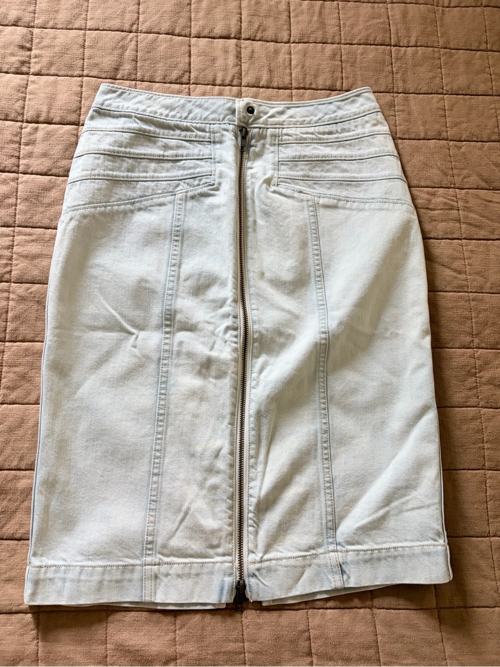 Pilcro Women’s stone washed Front-Zip Denim Skirt